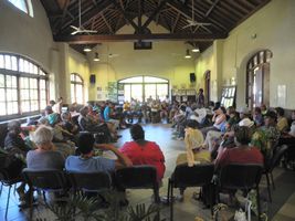 Chaque soir, les participants se sont retrouvés dans la Vieille école pour d’intenses séances de restitution des ateliers de la journée.